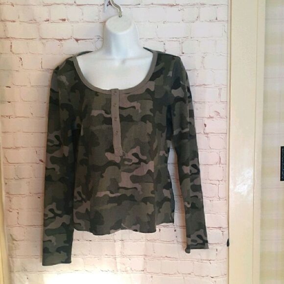 William Rast Kairah Camo Thermal Henley Top M - Picture 1 of 7